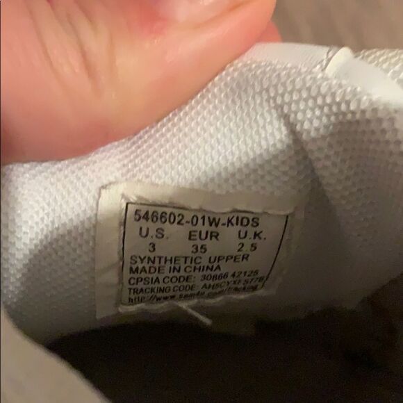 Levi’s white sneakers  - Picture 6 of 6